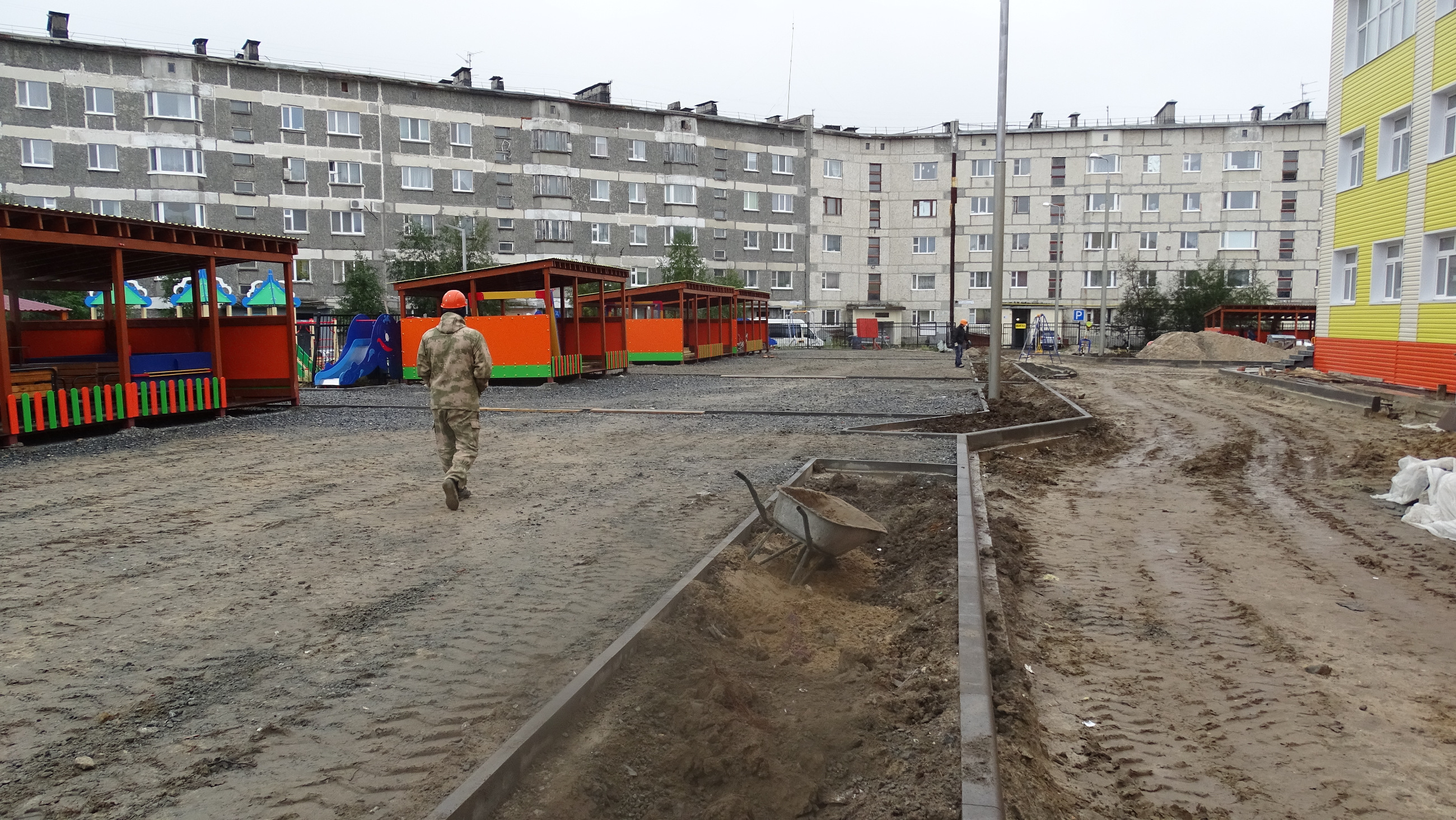 г. Надым д/с Ромашка. Благоустройство территории. Стройплощадка. Сентябрь 2021г .
